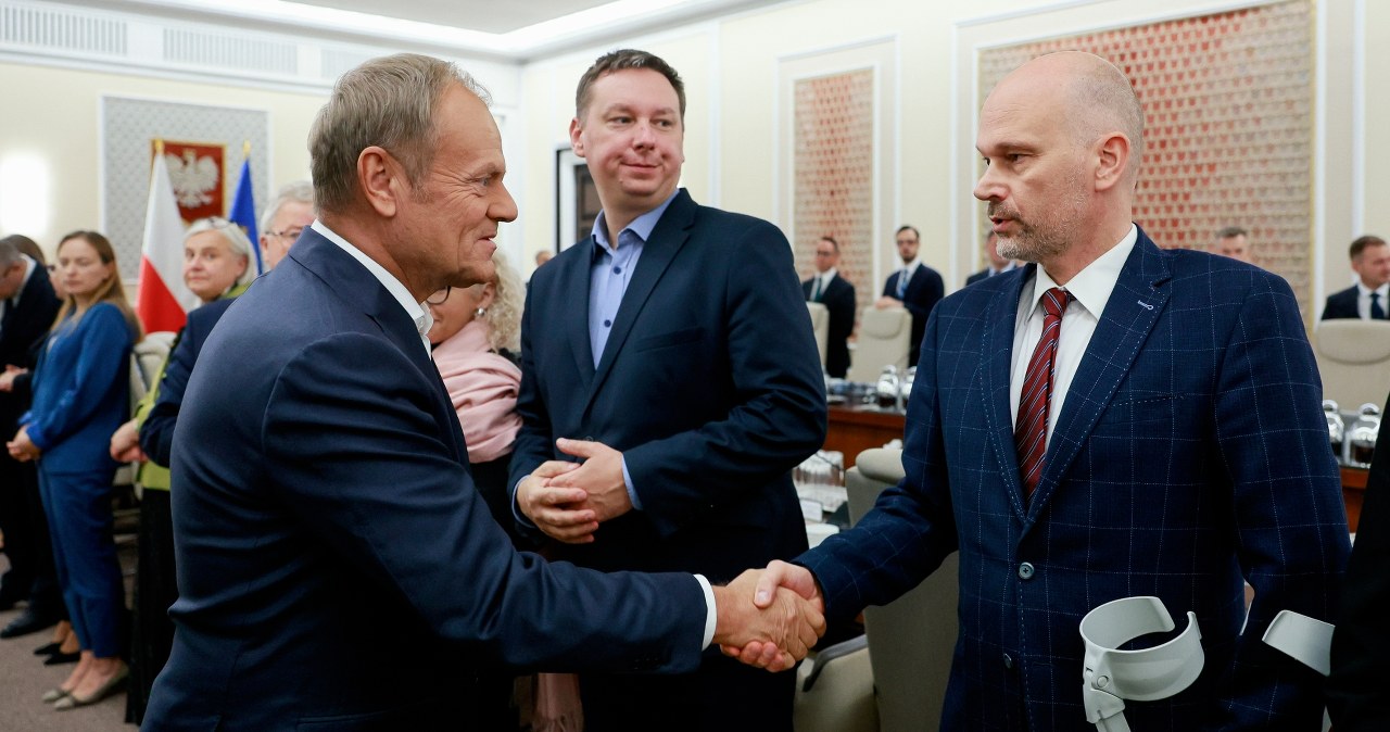 "Idzie na gołe pięści". Tusk jesienią chce odbić TK. Berek to część planu