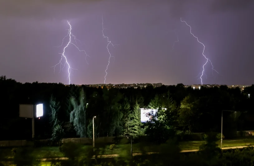 Ciężka noc nad Polską, silne deszcze i burze. "Najwyższy stopień zagrożenia"
