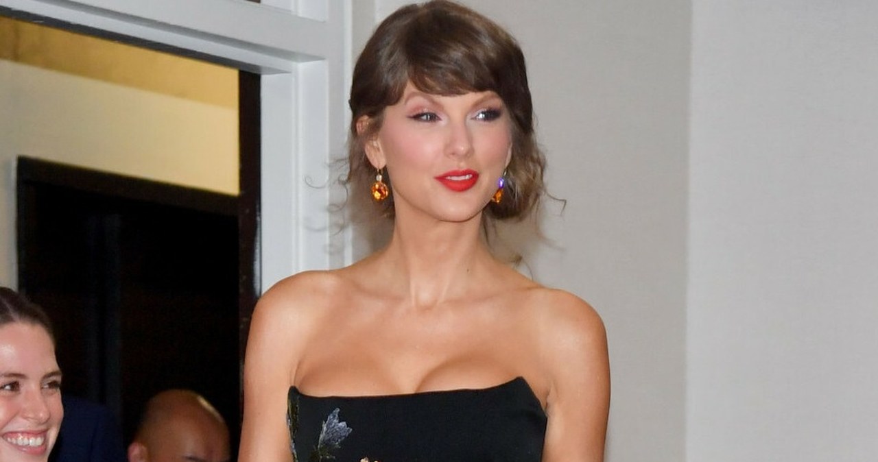 Taylor Swift w najmodniejszej sukience na jesień. Print już jest hitem