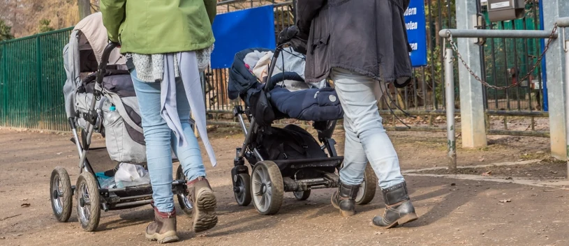 Spadek dzietności zwolnił. To efekt podwyżki 500 plus i małżeństw