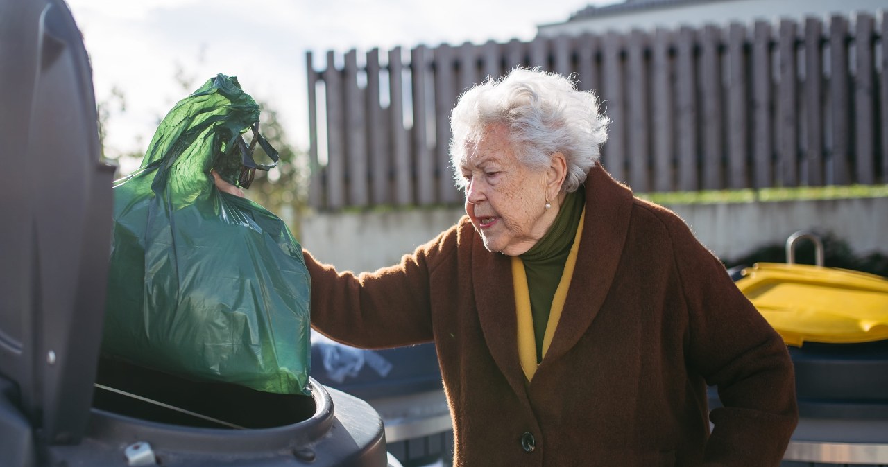 W tej sytuacji seniorzy unikną opłaty za śmieci. Potrzebny wniosek