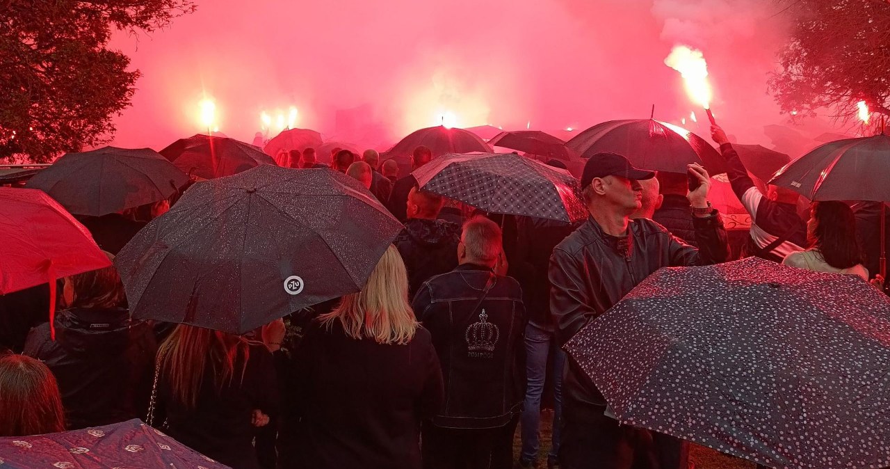 Tłum ludzi na pogrzebie "Yankesa". Pożegnano śmiertlenie pobitego kibica