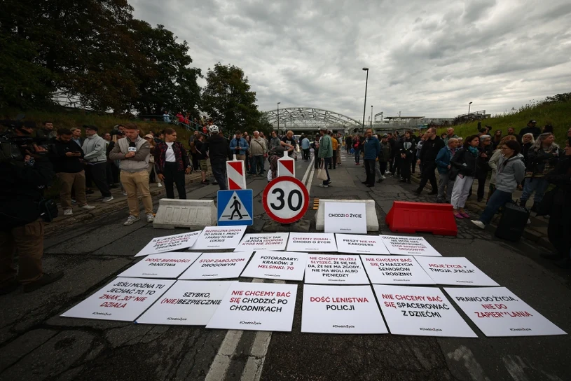 "Godzina ciszy na Solnej". Mieszkańcy Krakowa oddają hołd ofiarom tragedii