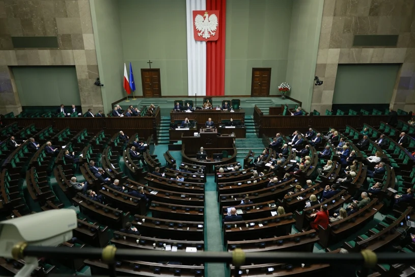 Klincz w Sejmie, podział mandatów pokazuje jasno. Nowy sondaż