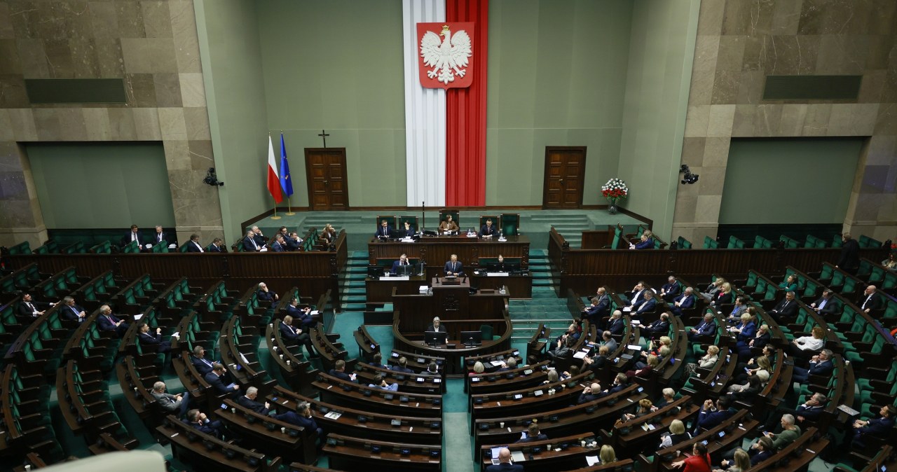 Klincz w Sejmie, podział mandatów pokazuje jasno. Nowy sondaż