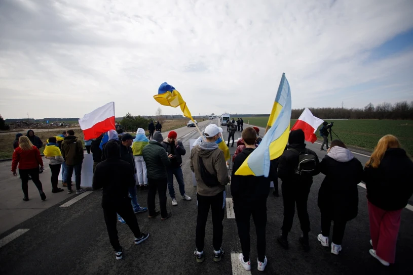 Co pogarsza stosunek Polaków do Ukraińców? Wyraźny podział