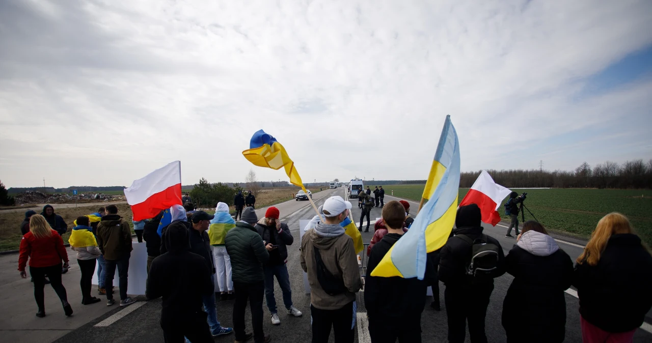 Zdjęcie do aktualności: Co pogarsza stosunek Polaków do Ukraińców? Wyraźny podział