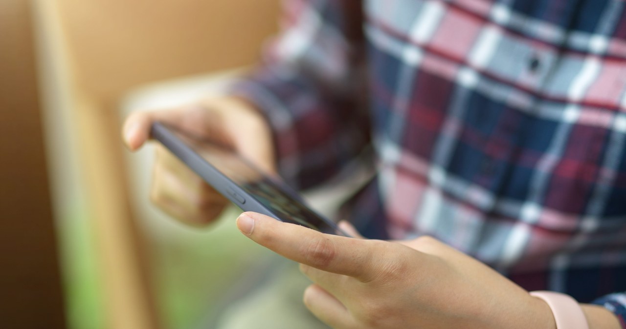Szlaban na telefon. Jak szkoły będą egzekwowały nowy zakaz?