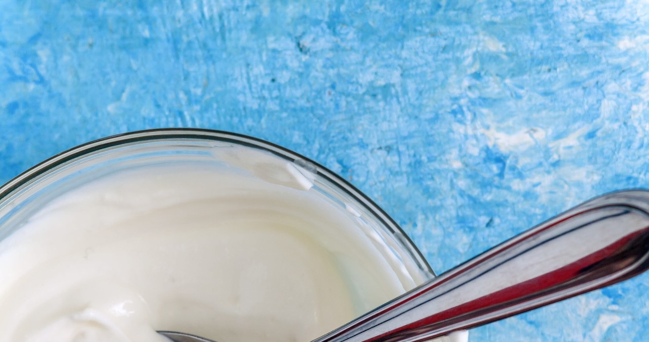 Co lepsze podczas odchudzania: jogurt naturalny czy skyr?