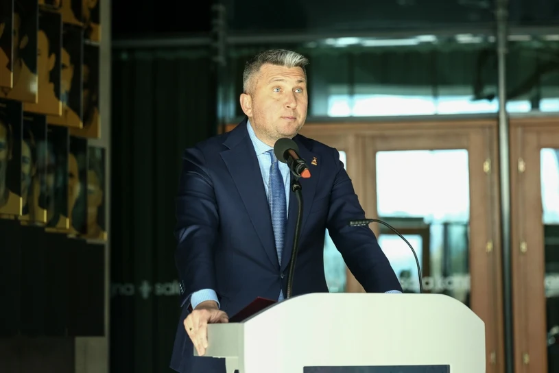 "Koniec balu". Fala komentarzy polityków w sieci po zatrzymaniu Piesiewicza