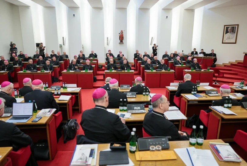 Katecheza przenosi się do parafii. Episkopat porządkuje rolę osób świeckich