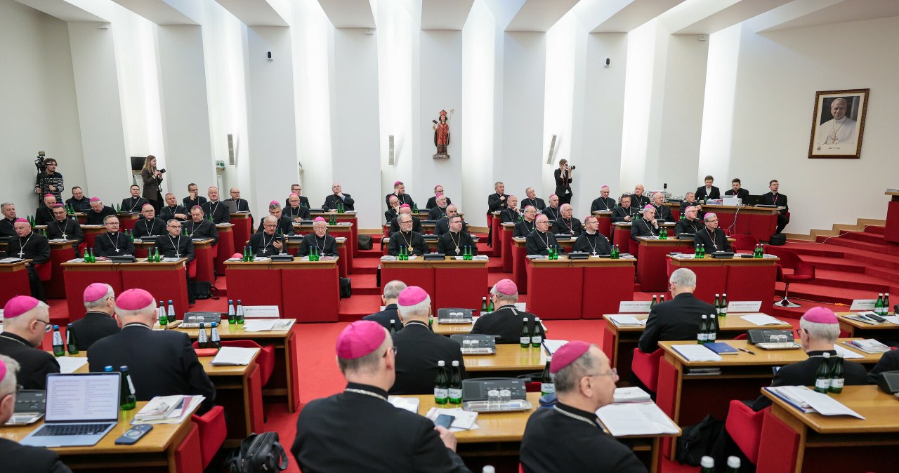 Katecheza przenosi się do parafii. Episkopat porządkuje rolę osób świeckich