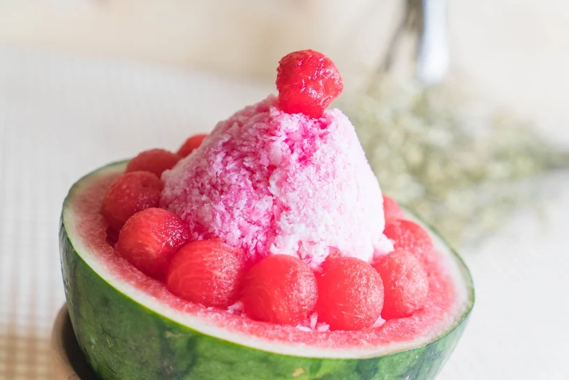 Bingsu: the Korean shaved-ice dessert topped with fruit and red bean paste