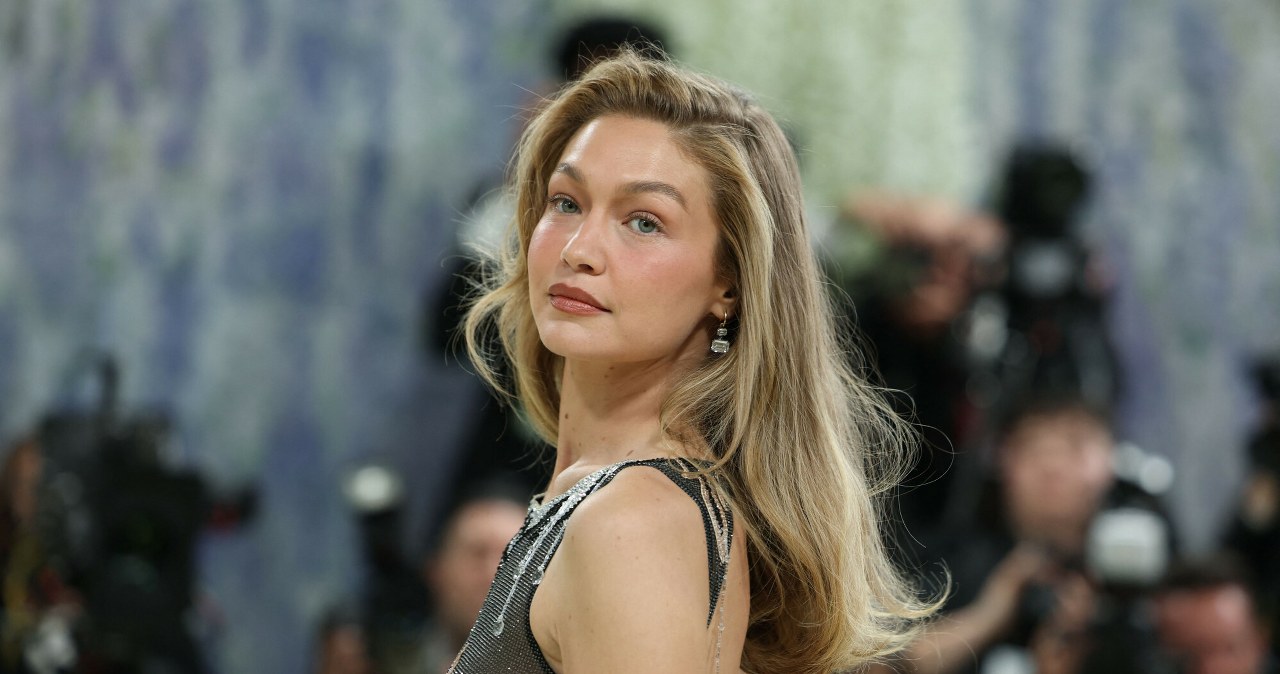 Gigi Hadid jako stylowa kowbojka. Pozuje u boku siostry