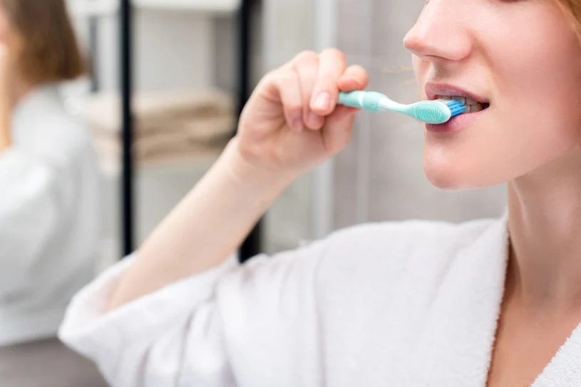 W jakiej kolejności myć zęby? Dentystka podała istotną zasadę