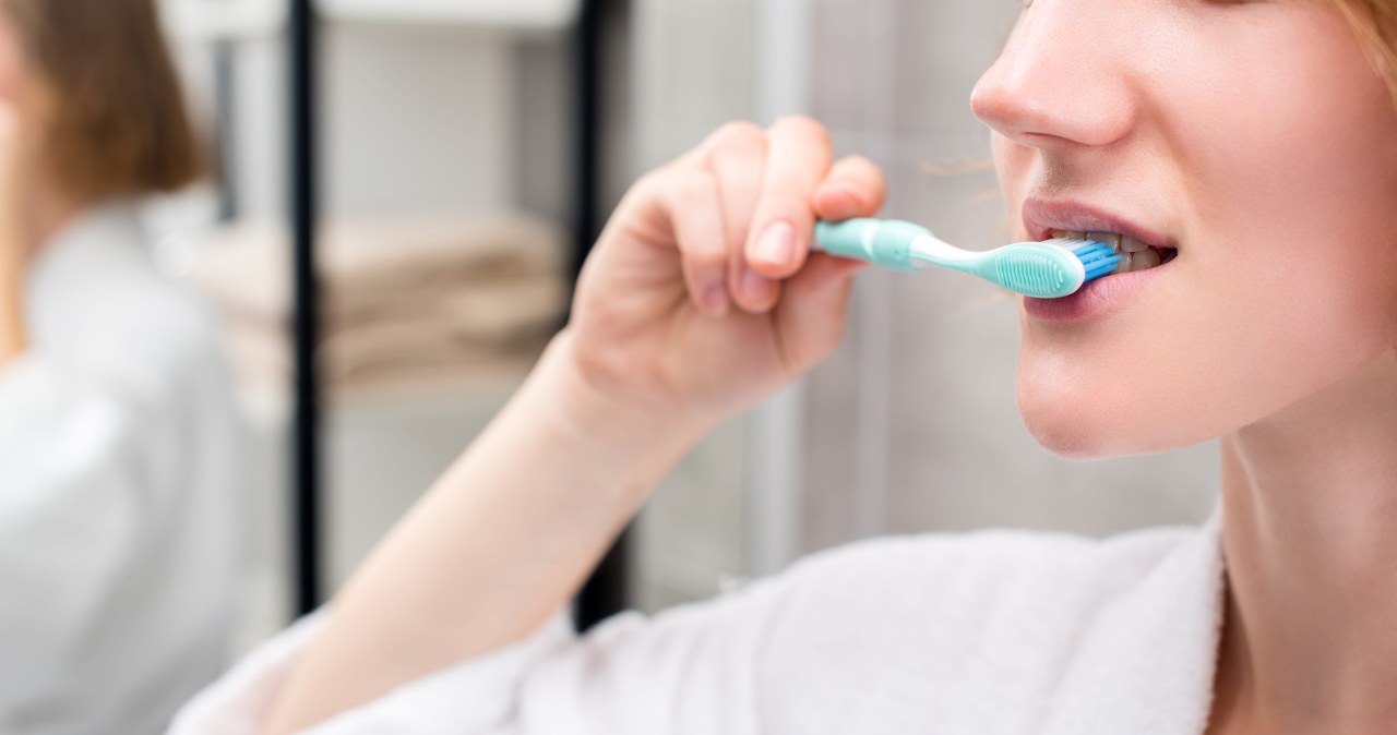 W jakiej kolejności myć zęby? Dentystka podała istotną zasadę