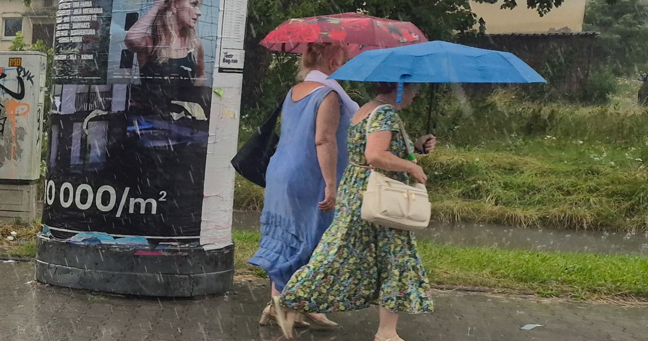 Pogoda. Sobota z ulewami. RCB wysłało alert do mieszkańców trzech województw Pogoda. Sobota z ulewami. RCB wysłało alert do mieszkańców trzech województw