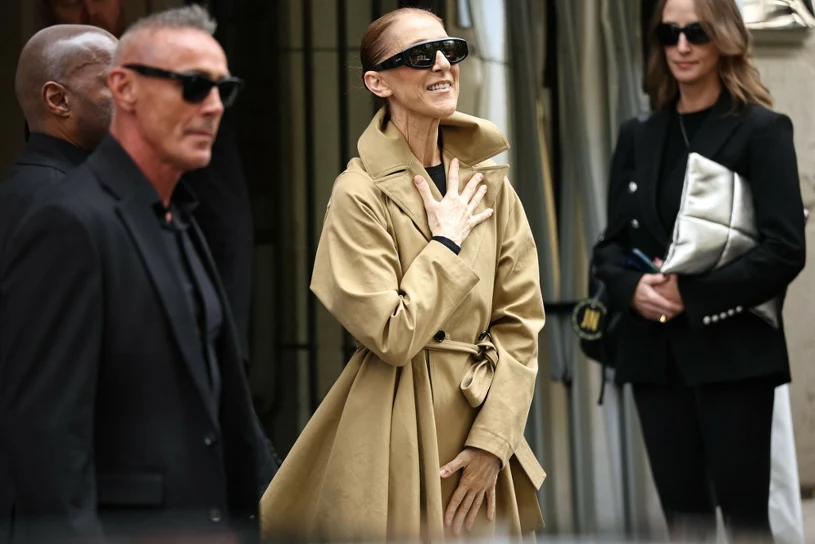 "Królowa wróciła". W Paryżu Celine Dion witały tłumy. Tak zareagowała