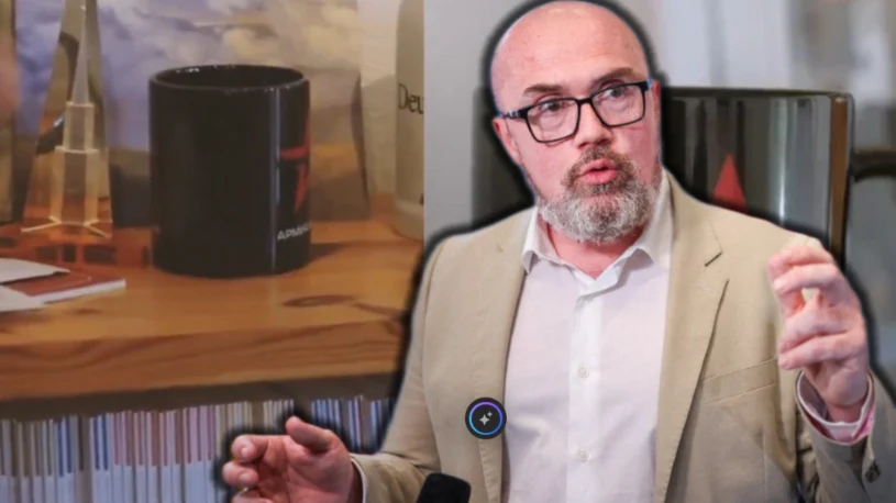 Niecodzienny widok u niemieckiego polityka. Chciał zablokować nagranie