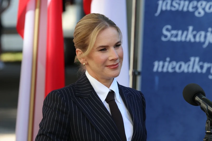 Marta Nawrocka znów w garniturze. Inspiruje się stylem księżnej Kate?