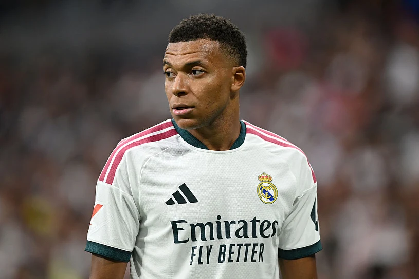Barcelona ma nową "9". W Hiszpanii poruszenie. Bolesny cios dla Mbappe