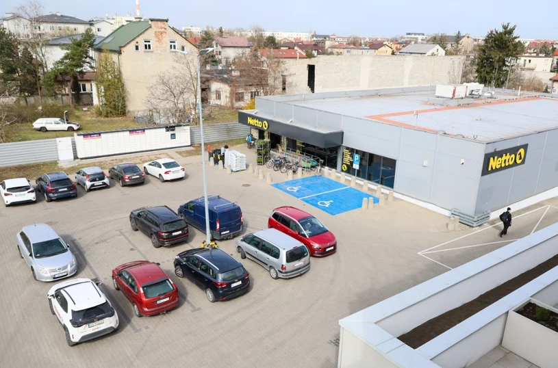 Kto dostanie mandat za stłuczkę na parkingu? Jeden znak decyduje