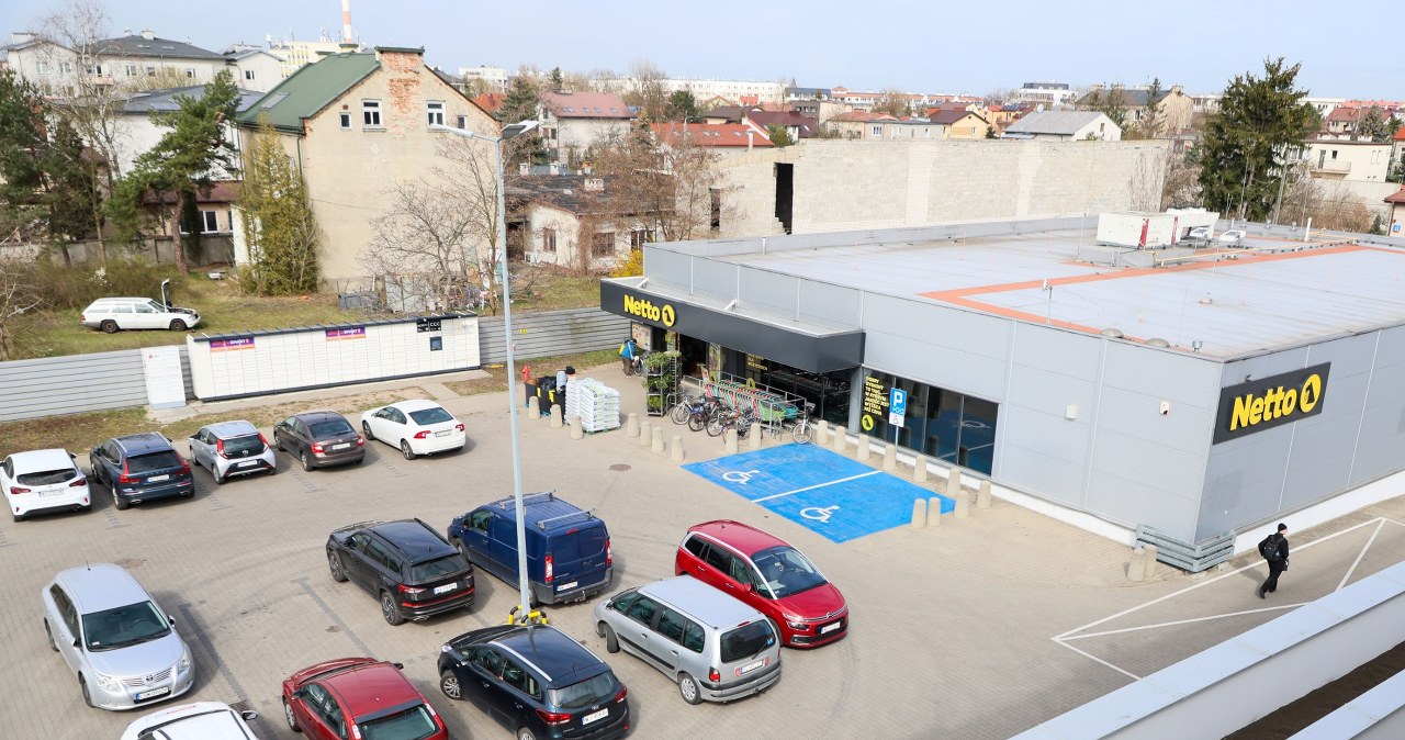 Kto dostanie mandat za stłuczkę na parkingu? Jeden znak decyduje