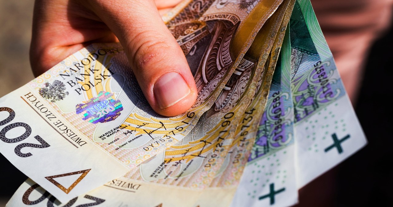 Tyle naprawdę zarabiają Polacy. GUS ujawnił liczby. Jest spadek