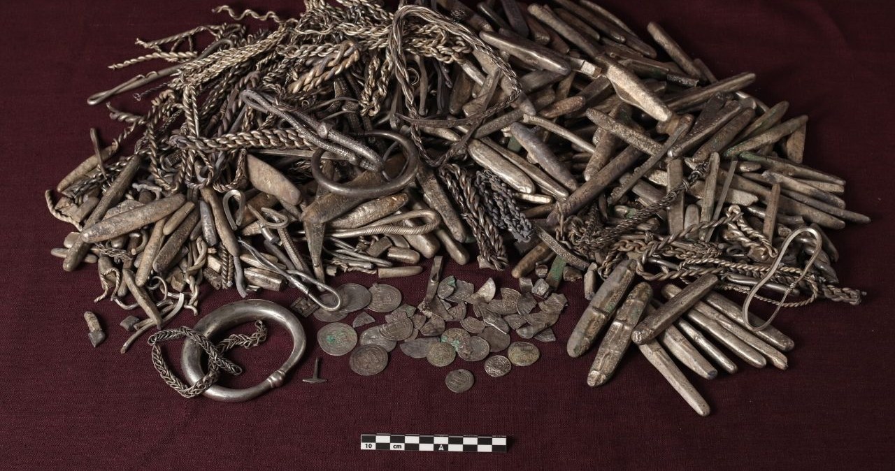 Odkrył niezwykły skarb wikingów. 18,5 kg srebra czekało w ziemi od 1100 lat