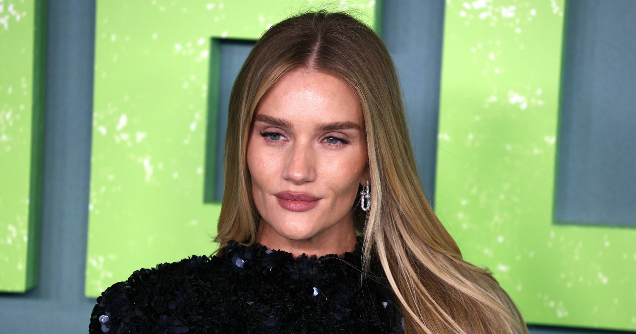 Rosie Huntington - Whiteley w zachwycającym jesiennym zestawie. Ikona