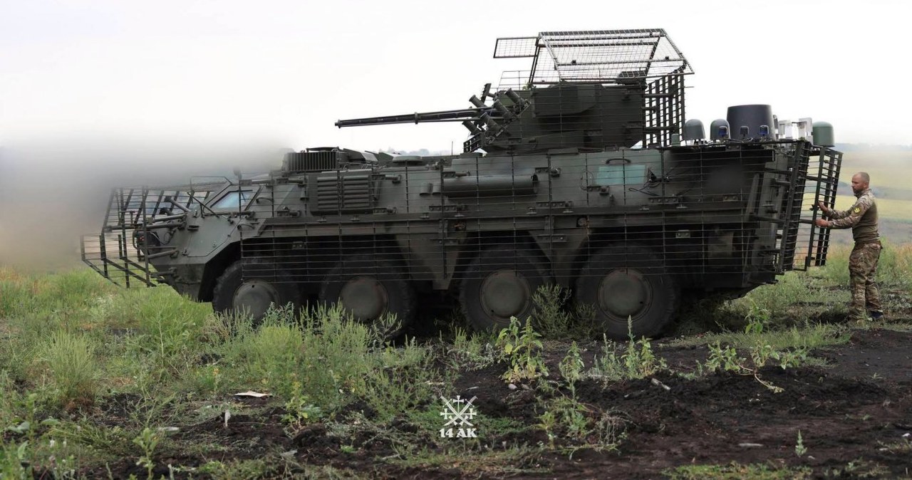 110 km/h, armata i zdolność pływania. Ukraiński BTR-4E "Bucefał" w akcji