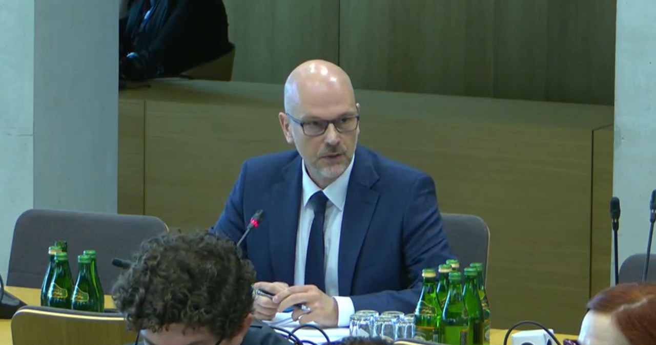 Berek na TK: Jak politycy walczą o konstytucję w czasie hipokryzji i słownych starć