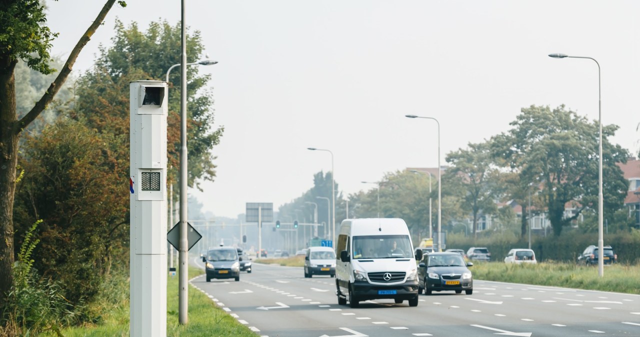 Błysk fotoradaru za granicą. Czy dostaniesz mandat po wakacjach?