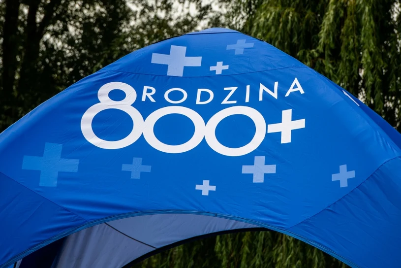 Część rodziców dostanie 800 plus wcześniej we wrześniu