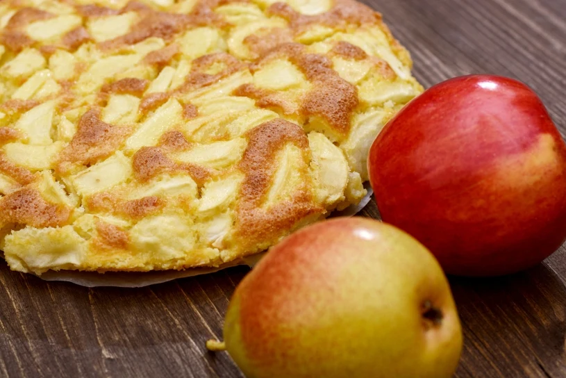 Omlet "szarlotka" na śniadanie: sycący i niskokaloryczny