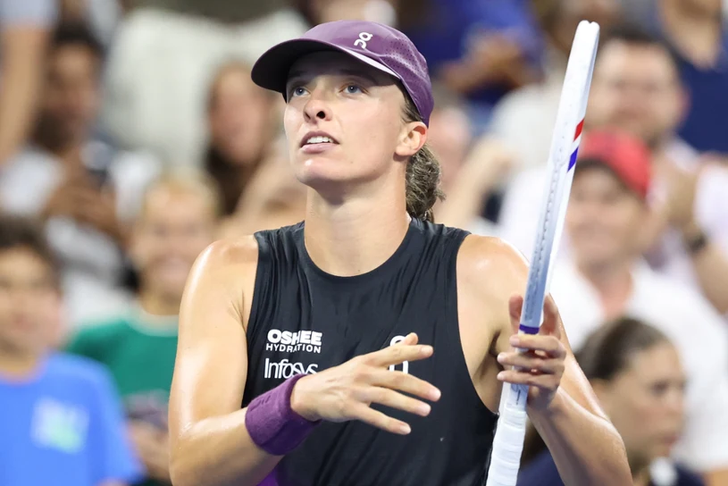 Dwusetowy mecz Świątek z półfinalistką Roland Garros. Deklasacja na koniec