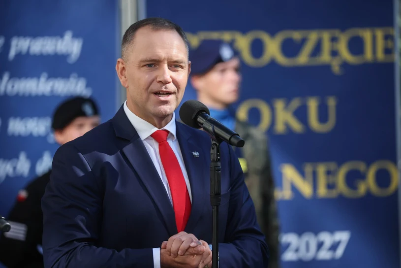 Polacy podzieleni w sprawie wet Karola Nawrockiego. Najnowszy sondaż
