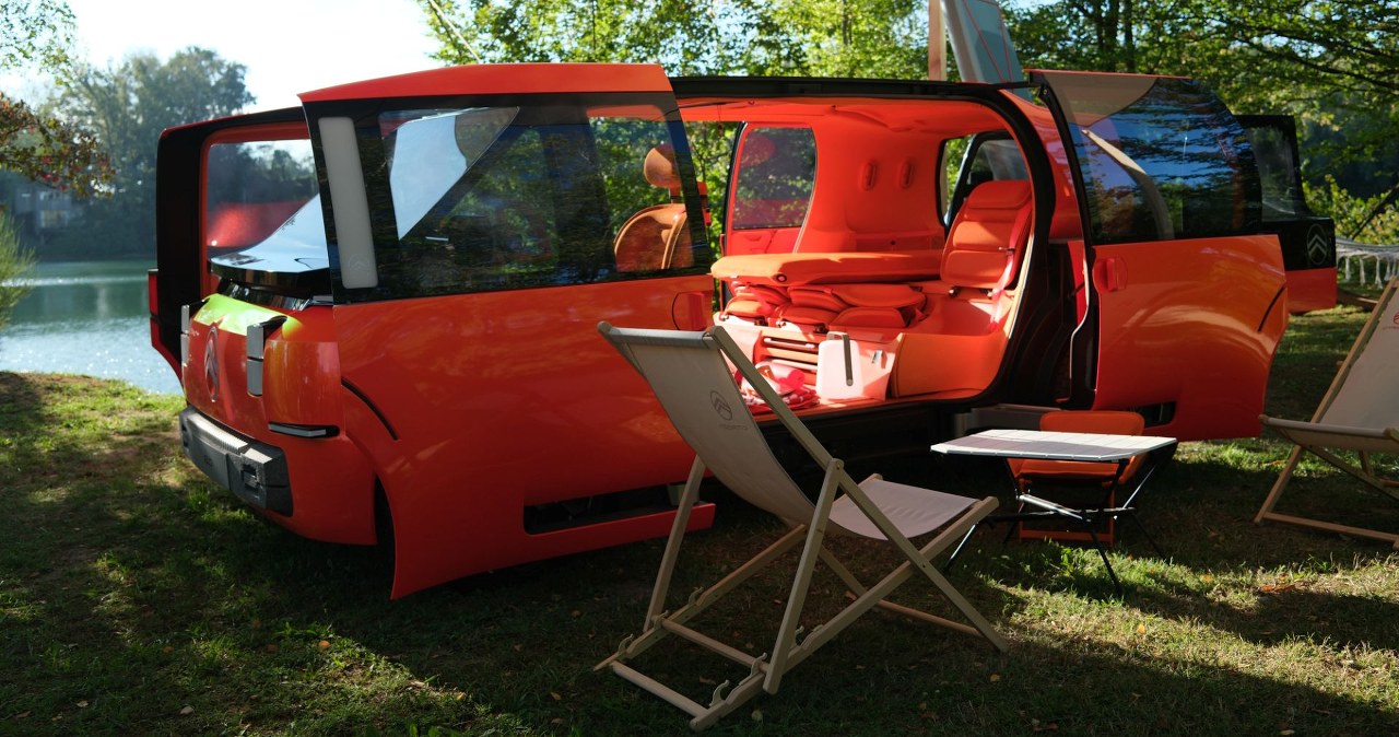 Citroen ELO ma rozmiary C3. Ale może być sypialnią i salą kinową