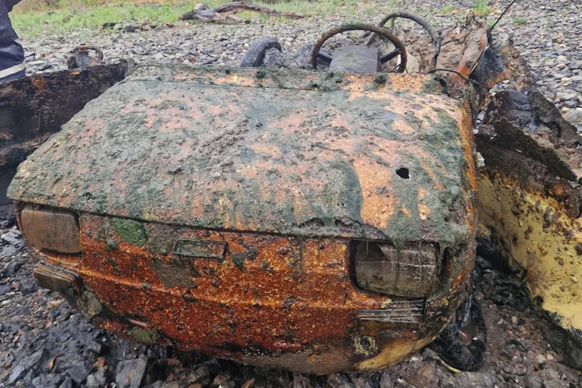 Fiat 126 przeleżał w Renie choćby 50 lat. W środku były ludzkie kości