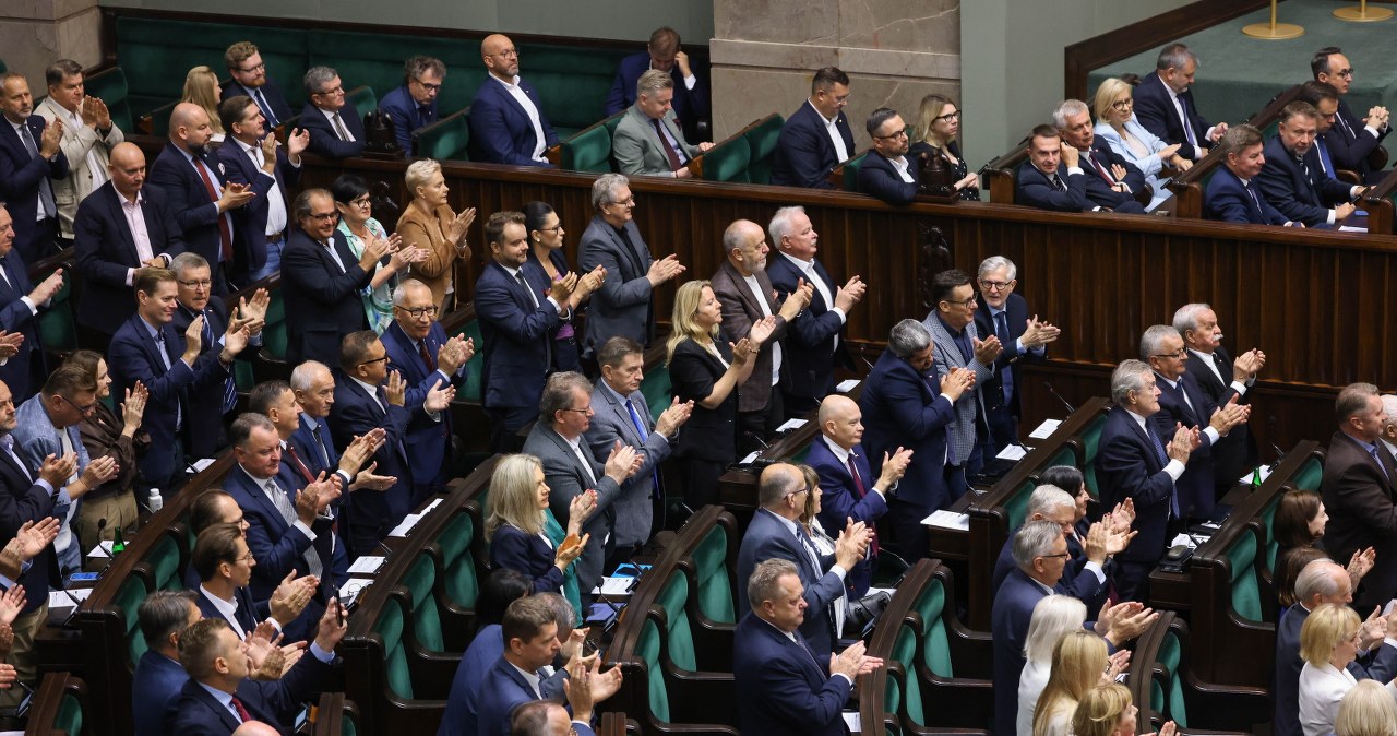 Posłanka szczekała w Sejmie. Nagarnie w sieci, zareagował premier