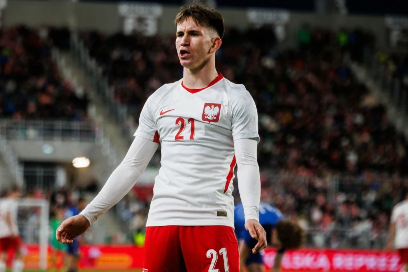 Gigant nie odpuszcza ws. młodego Polaka. Hit transferowy wciąż możliwy