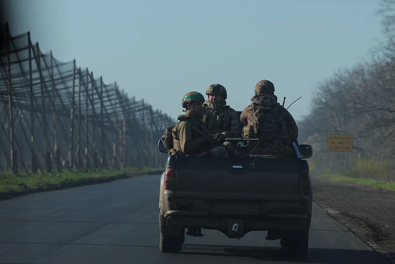 Ukraina nakazała ciszę na froncie przed wizytą wysłanników USA