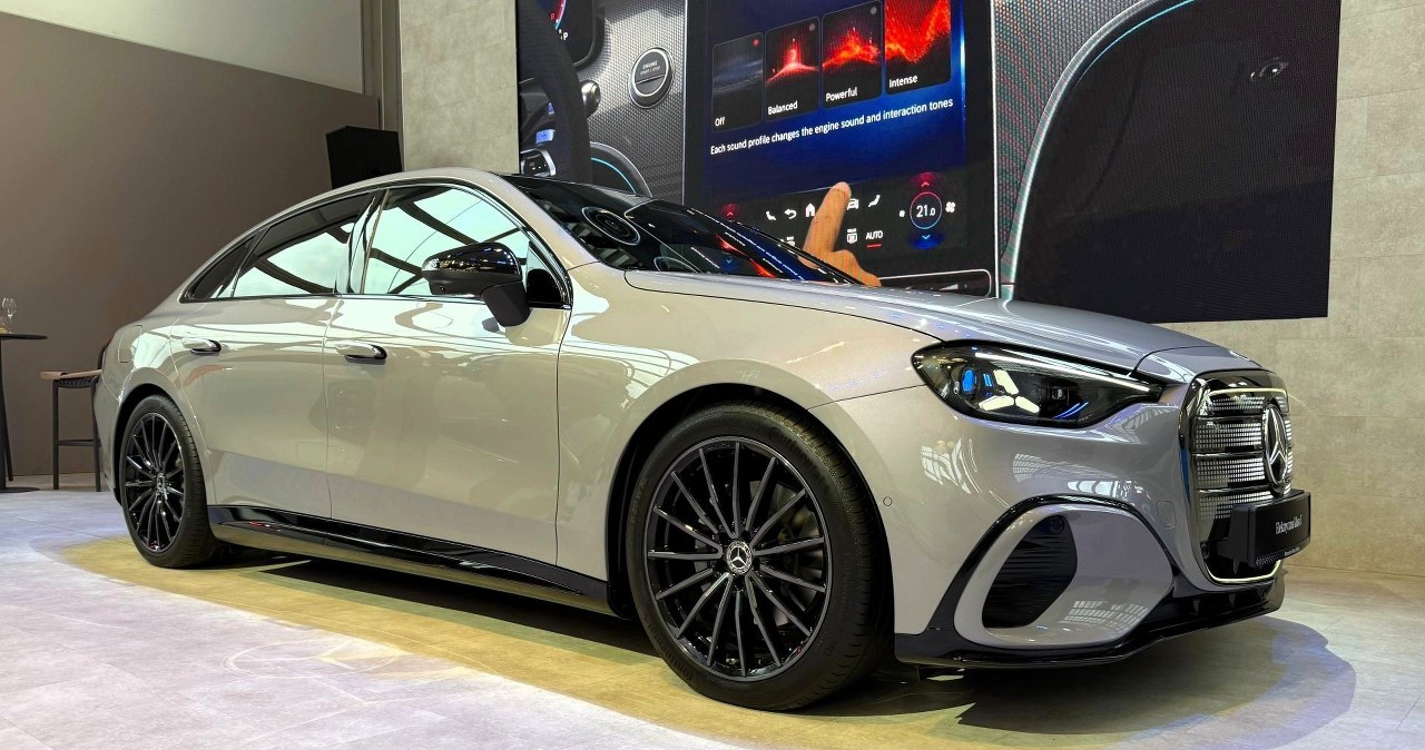 Elektryczny Mercedes Klasy C ma ogromny ekran i 1050 świateł. Zasięg 762 km