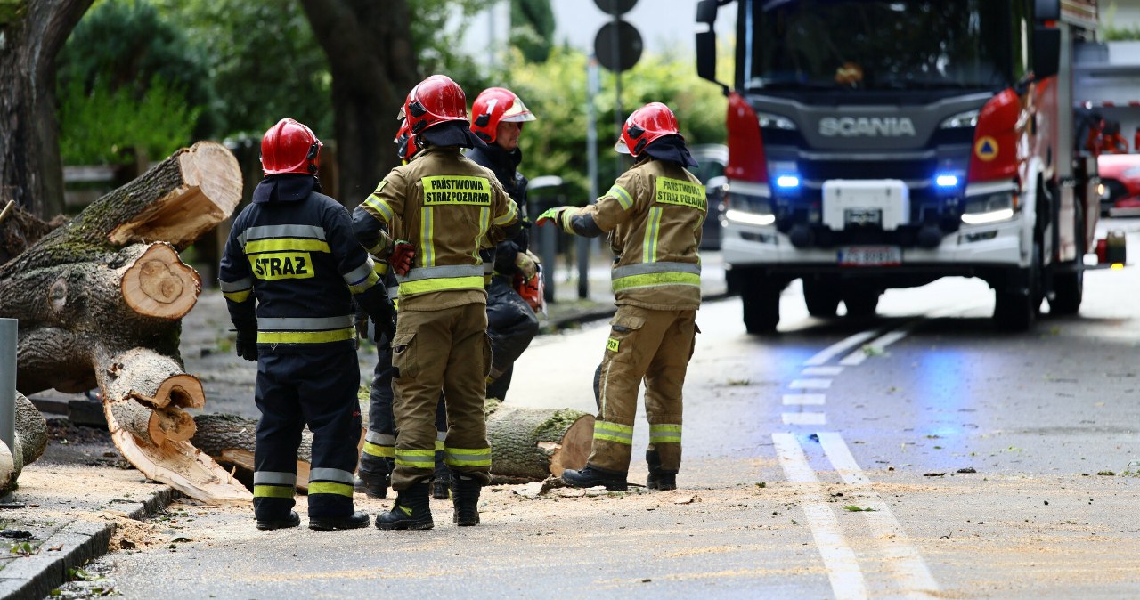 Wichury nad Polską. Ponad 1100 interwencji strażaków, są kolejne alerty