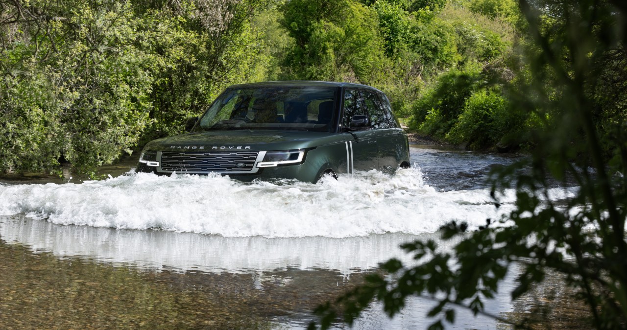 Range Rover Electric ma 550 KM i pokona wodę o głębokości prawie metra
