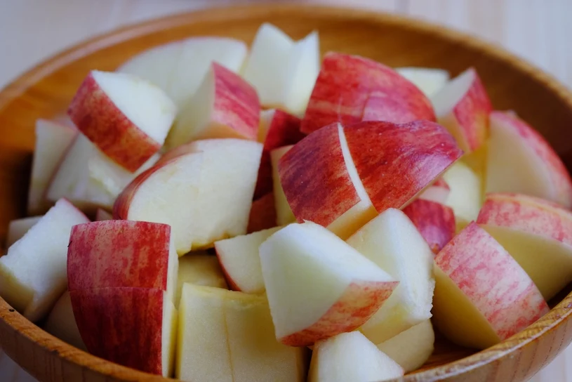 Jelita lubią te owoce. Jeden pomaga na zaparcia, inny wspiera mikrobiotę