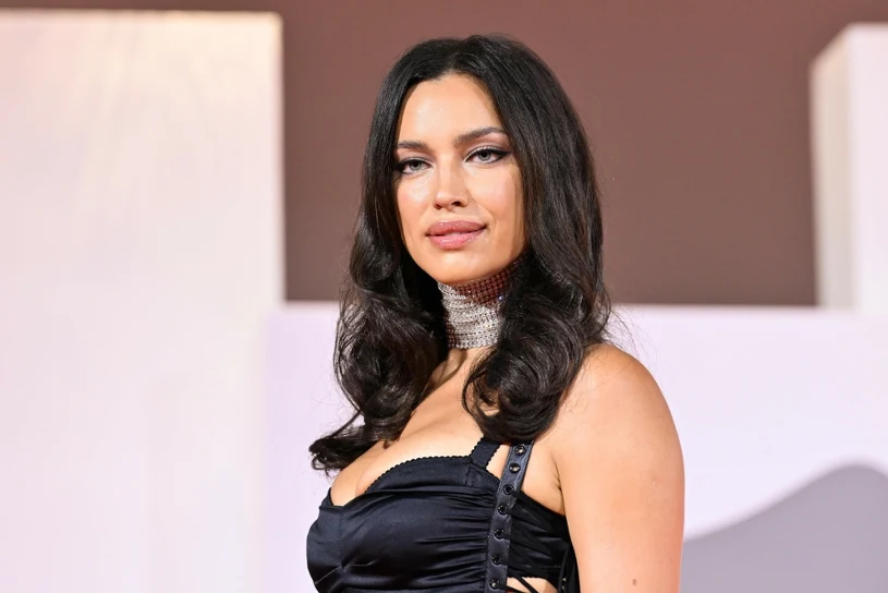 Irina Shayk zachwyca w jesiennych stylizacjach. Propozycje dla każdej z nas