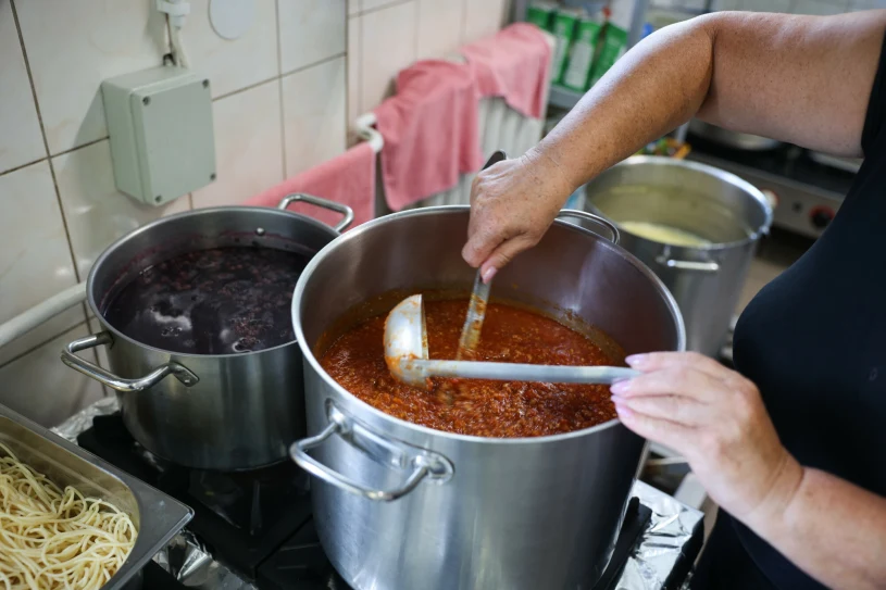 "Chcą zagłodzić dzieci". Dieta planetarna w szkołach wywołała burzę