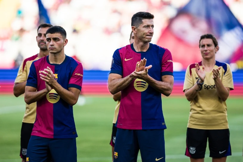 Lewandowski pominięty. W Barcelonie zawrzało. Poszło o dwa nazwiska