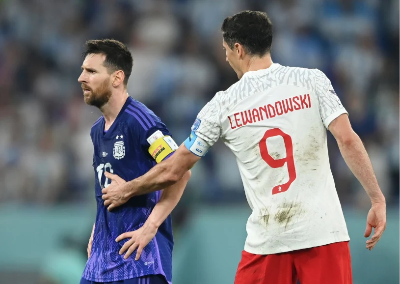 Wreszcie. Czas na pierwsze takie starcie "Lewego" z Messim. Mecz legend